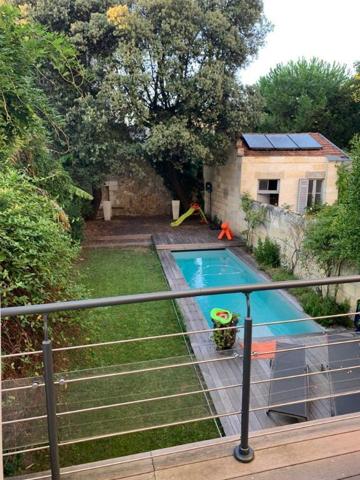 BORDEAUX - Quartier Saint Seurin 
Magnifique maison bourgeoise  en pierre datant de 1805 d'une...