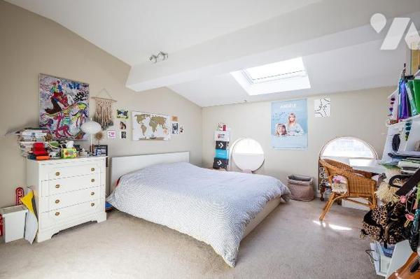 BORDEAUX - Quartier Saint Seurin 
Magnifique maison bourgeoise  en pierre datant de 1805 d'une...