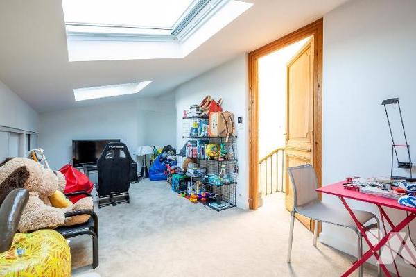 BORDEAUX - Quartier Saint Seurin 
Magnifique maison bourgeoise  en pierre datant de 1805 d'une...