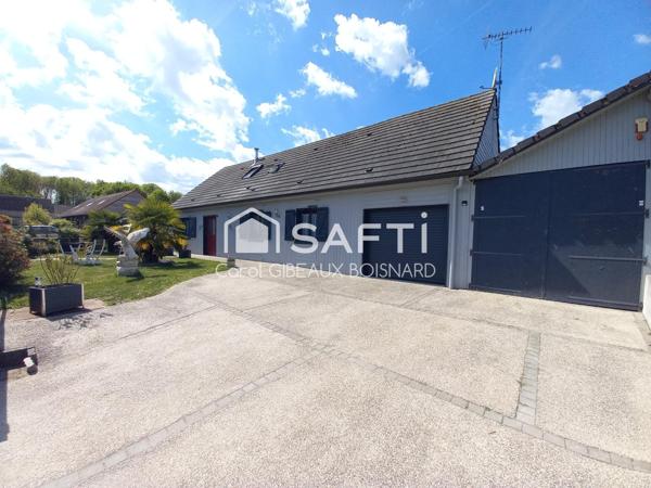 Beau pavillon avec 4 chambres, 2 garages et terrain