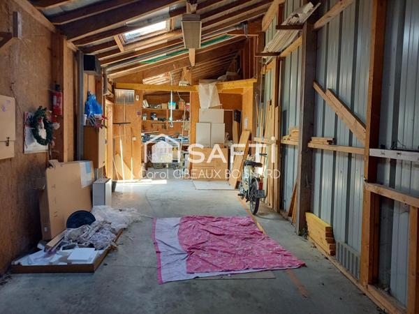 Beau pavillon avec 4 chambres, 2 garages et terrain