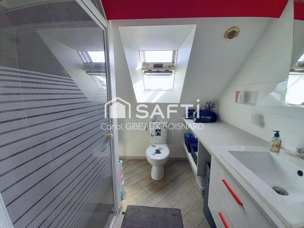 Beau pavillon avec 4 chambres, 2 garages et terrain