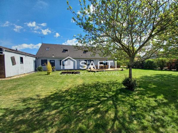 Beau pavillon avec 4 chambres, 2 garages et terrain