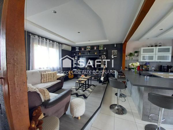 Beau pavillon avec 4 chambres, 2 garages et terrain