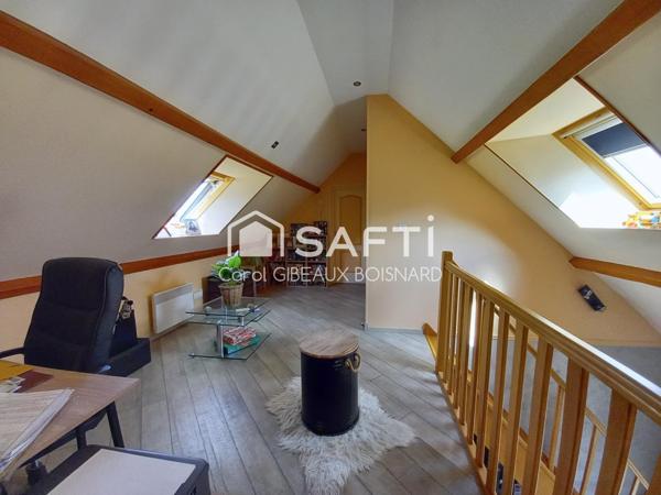 Beau pavillon avec 4 chambres, 2 garages et terrain