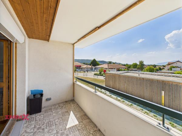 Beau T2 rénové aux portes de Genève.