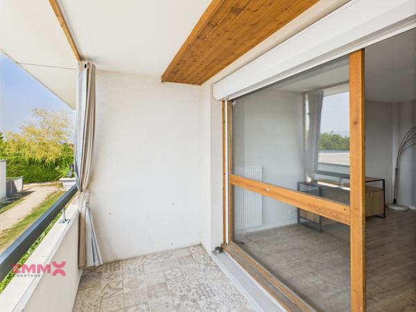 Beau T2 rénové aux portes de Genève.