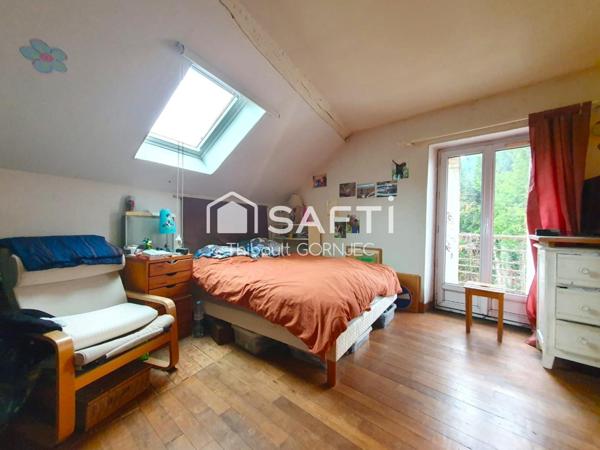 Charmant cocon de 102 m² avec extérieur et atelier, idéalement situé près de la gare de Champagne-sur-Seine.