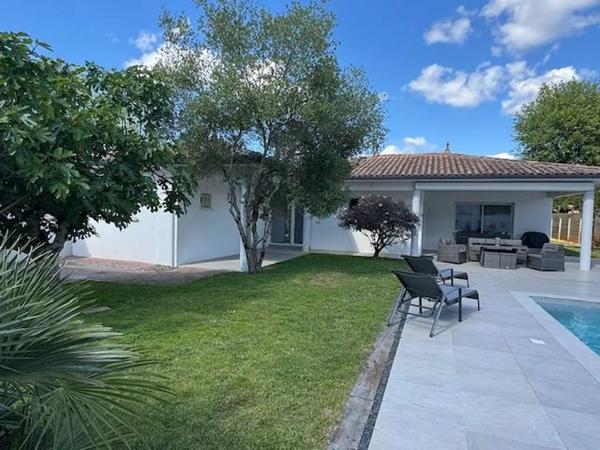 PESSAC , maison de plain pied 170m² , 5 chambres, 193m² habitable sur 987m² avec piscine