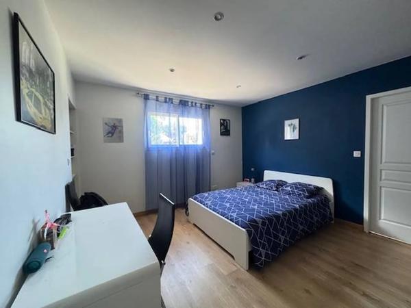 PESSAC , maison de plain pied 170m² , 5 chambres, 193m² habitable sur 987m² avec piscine