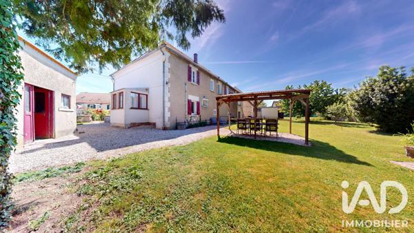 Maison à vendre 8 pièces 233,55 m² Auxerre