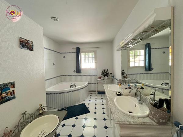 A 10 minutes de COGNAC ! Venez visiter cette maison ...