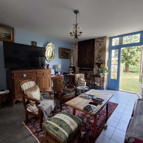 MAISON DE CHARME AVEC JARDIN ET JOLIE VUE SUR LA CAMPAGNE - DOUBLE GARAGE NON ATTENANT