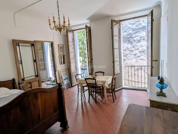 Vente                                                      Maison de village
                        
                     4 pièces                      71 m2                     à Salernes