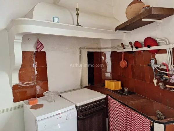 Vente                                                      Maison de village
                        
                     4 pièces                      71 m2                     à Salernes
