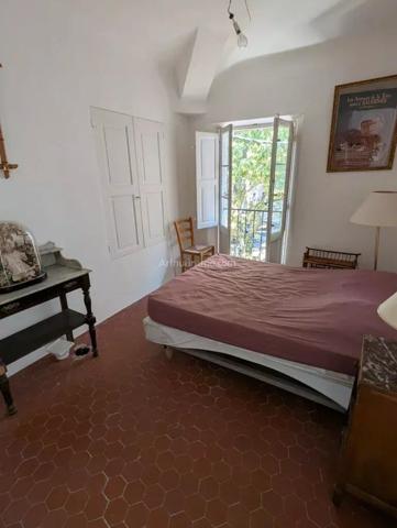 Vente                                                      Maison de village
                        
                     4 pièces                      71 m2                     à Salernes