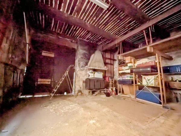 Vente                                                      Maison de village
                        
                     4 pièces                      71 m2                     à Salernes
