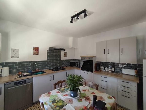 MAISON DE PLAIN PIED AVEC JARDIN ATTENANT