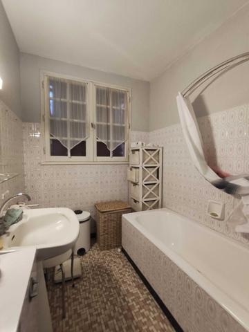 MAISON DE PLAIN PIED AVEC JARDIN ATTENANT