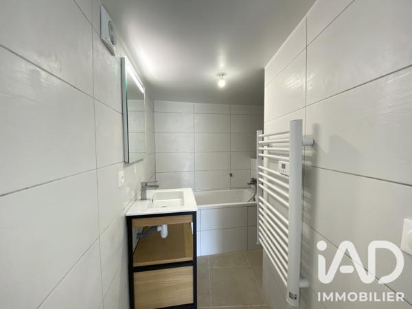 Appartement à vendre 4 pièces 74,03 m² Eyguières