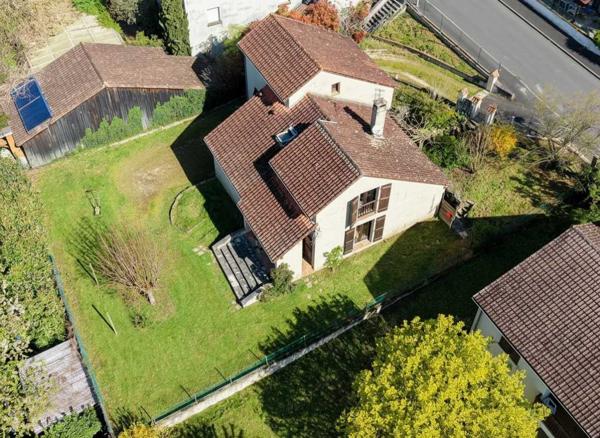 Maison ancienne - Souillac Maison atypique avec jardin clos au cœur de Souillac, beaux volumes et fort potentiel de valorisation