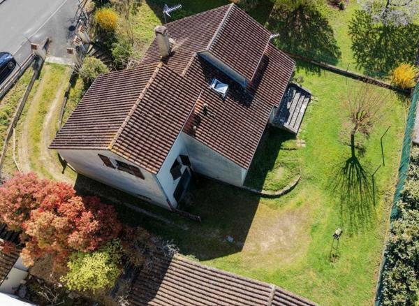 Maison ancienne - Souillac Maison atypique avec jardin clos au cœur de Souillac, beaux volumes et fort potentiel de valorisation