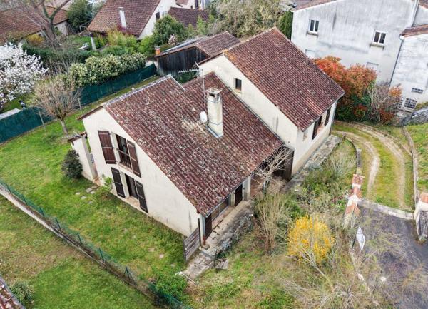 Maison ancienne - Souillac Maison atypique avec jardin clos au cœur de Souillac, beaux volumes et fort potentiel de valorisation