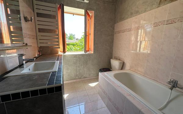 Maison à vendre    5 pièces •  Taluyers