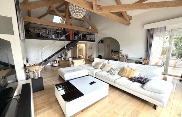 Haut Latresne- Maison de 190m² habitable sur terrain de 2765m2 avec piscine et garage , Latresne Haut Latresne- Maison de 190m² habitable sur terrain de 2765m2 avec piscine et garage , Latresne