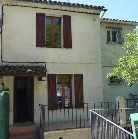 Maison de 113 m² à rénover sur un terrain de 436 m²