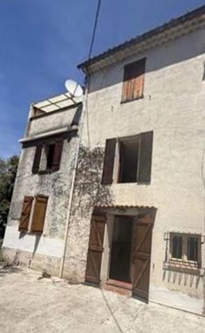 Maison de 113 m² à rénover sur un terrain de 436 m²