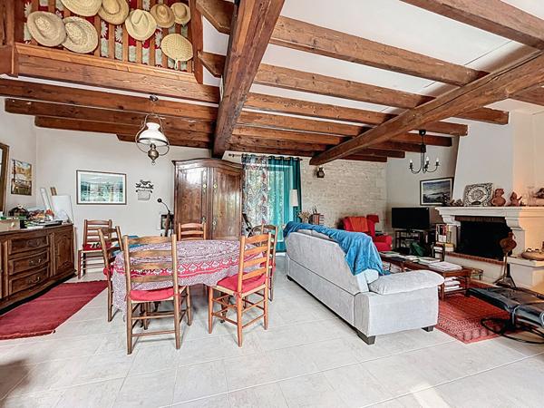 Grande maison avec dependances et terrain a Doix les Fontaines