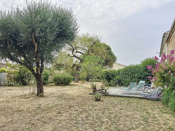Grande maison avec dependances et terrain a Doix les Fontaines
