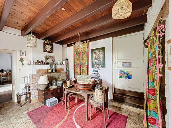 Grande maison avec dependances et terrain a Doix les Fontaines