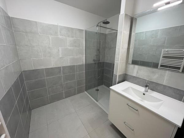 Fréjus appartement 2 pièces 47m2 dans résidence récente.