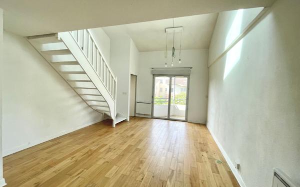 Appartement à louer    3 pièces • 6 961 m2 Toulouse