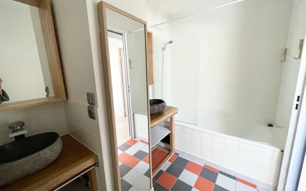 Appartement à louer    3 pièces • 6 961 m2 Toulouse