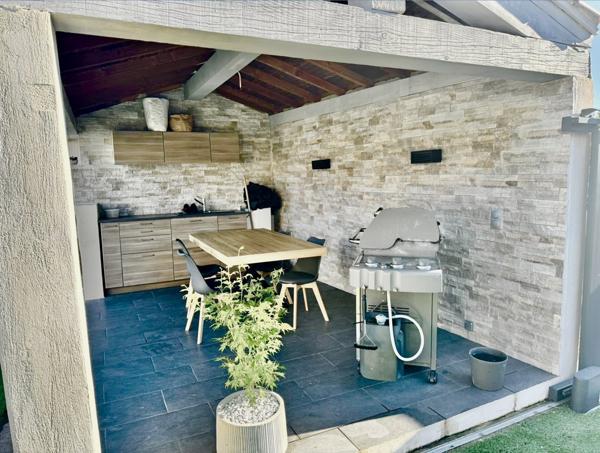 maison avec jardin piscine calme lumineuse