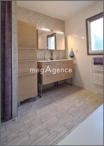 Maison à Bressuire, 79300 - 8 pièces 101m²