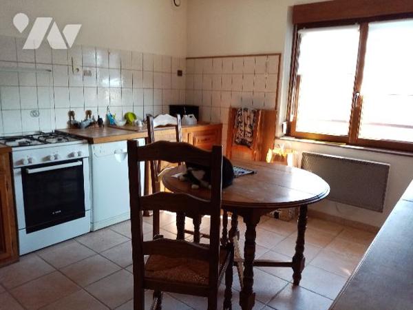 2ème étage Appartement très lumineux de 100,1 m² , parking, garage, cellier
jardin collectif,
