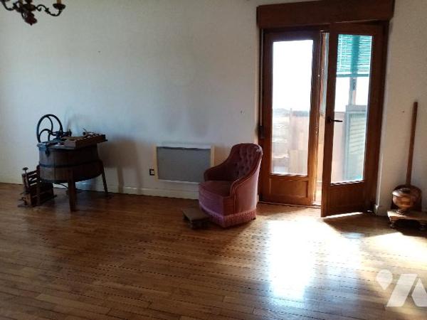 2ème étage Appartement très lumineux de 100,1 m² , parking, garage, cellier
jardin collectif,