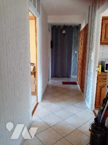 2ème étage Appartement très lumineux de 100,1 m² , parking, garage, cellier
jardin collectif,