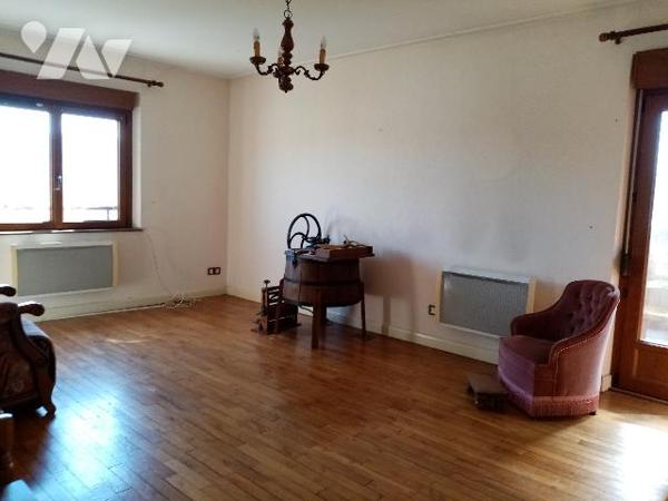 2ème étage Appartement très lumineux de 100,1 m² , parking, garage, cellier
jardin collectif,