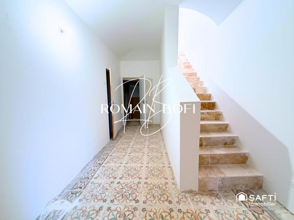 Maison 4 pièces de 143m2 avec terrasse extérieure garage et cave