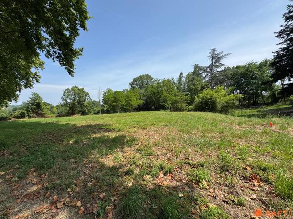 RARE SUR LE SECTEUR – Terrain plat viabilisé, libre constructeur