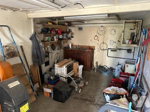 Maison de 4 pièces édifié sur un terrain de 302 m² (source du cadastre), des travaux de rénovation s