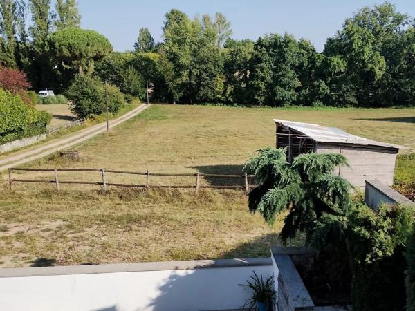 Maison moderne avec piscine dans un cadre calme