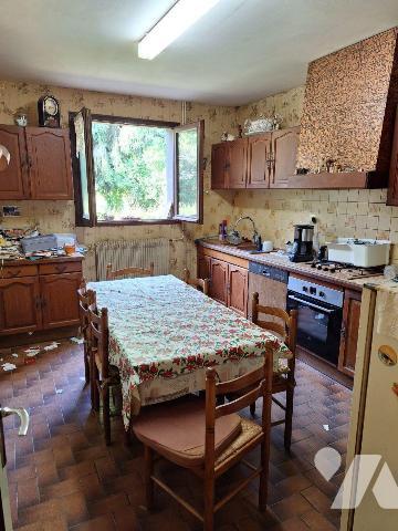 Maison à vendre MENETOU SALON (CHER), Une maison de 1982 comprenant au rez-de-chaussée une entr...