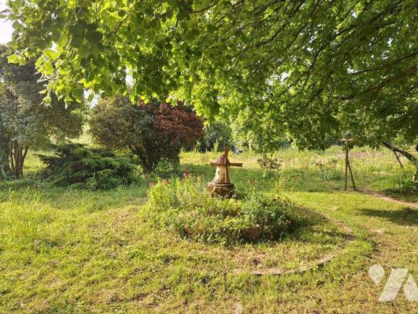 Maison à vendre MENETOU SALON (CHER), Une maison de 1982 comprenant au rez-de-chaussée une entr...