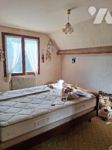 Maison à vendre MENETOU SALON (CHER), Une maison de 1982 comprenant au rez-de-chaussée une entr...